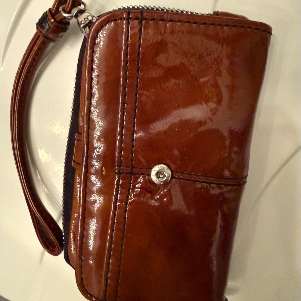 Brighton Shiny patent leather Brown Wristlet with Silver Emblem - Picture 2 of 6